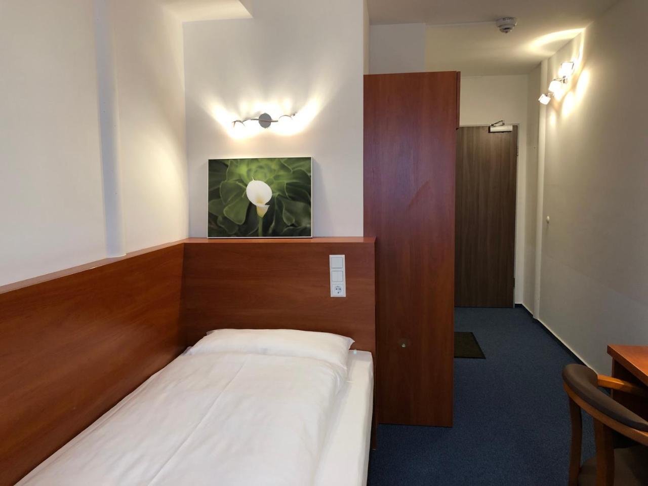 Hotel Mirabell Erlangen Bagian luar foto