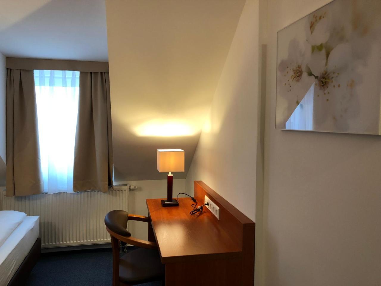 Hotel Mirabell Erlangen Bagian luar foto