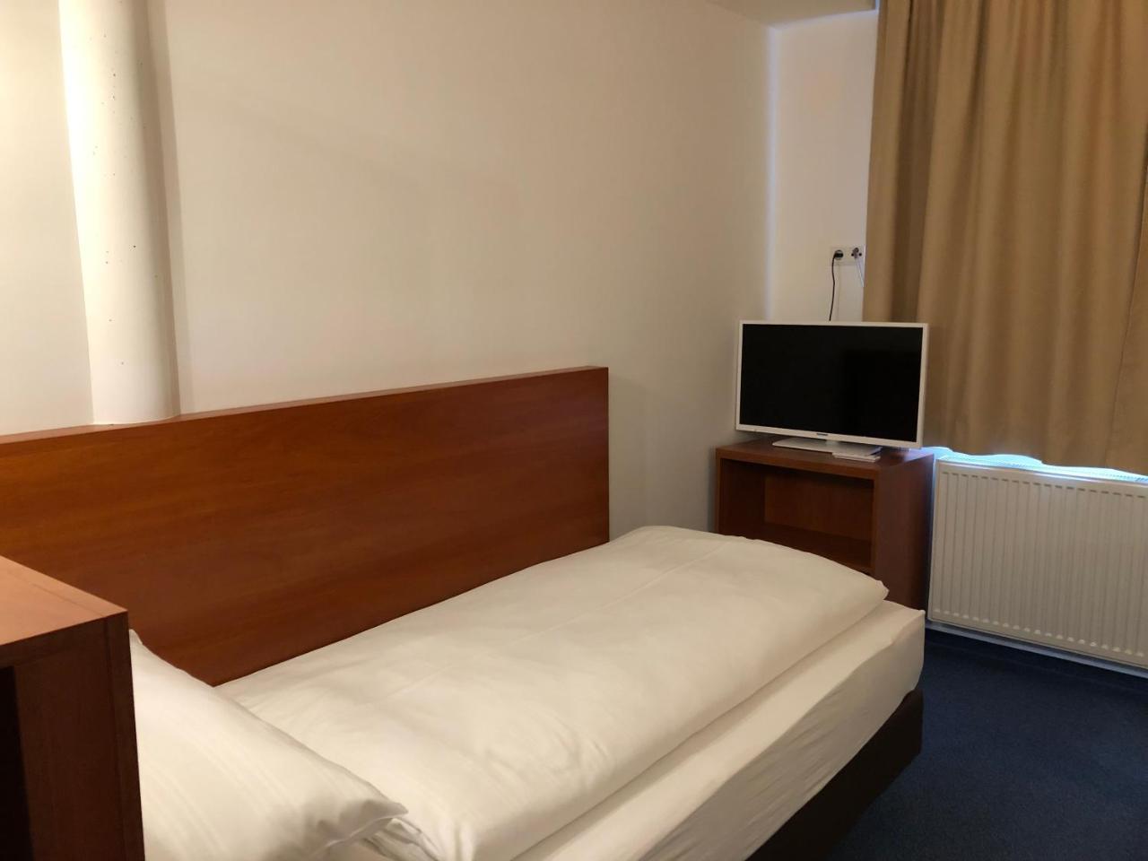 Hotel Mirabell Erlangen Bagian luar foto