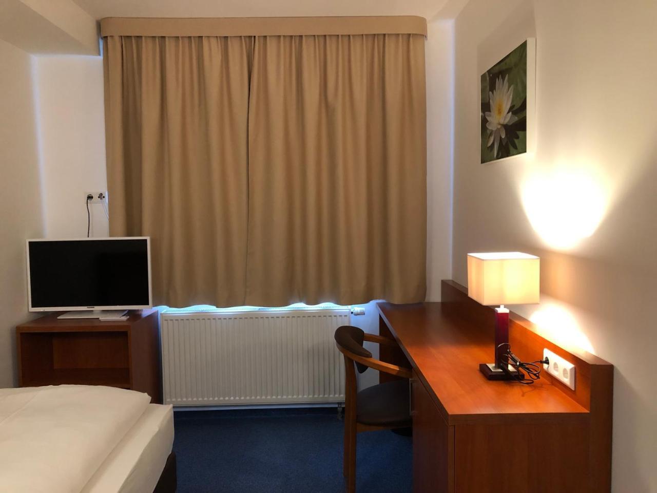 Hotel Mirabell Erlangen Bagian luar foto