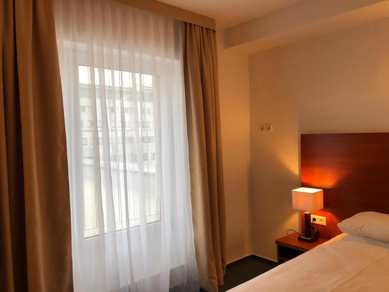 Hotel Mirabell Erlangen Bagian luar foto